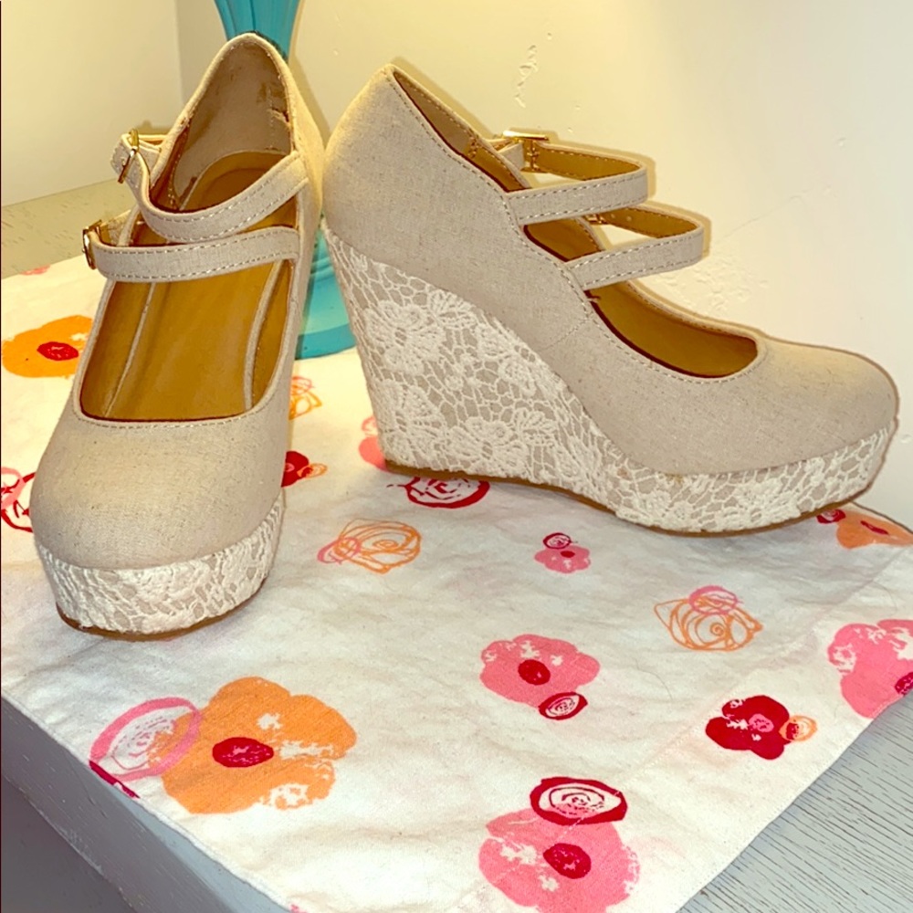 Linen crochet wedges